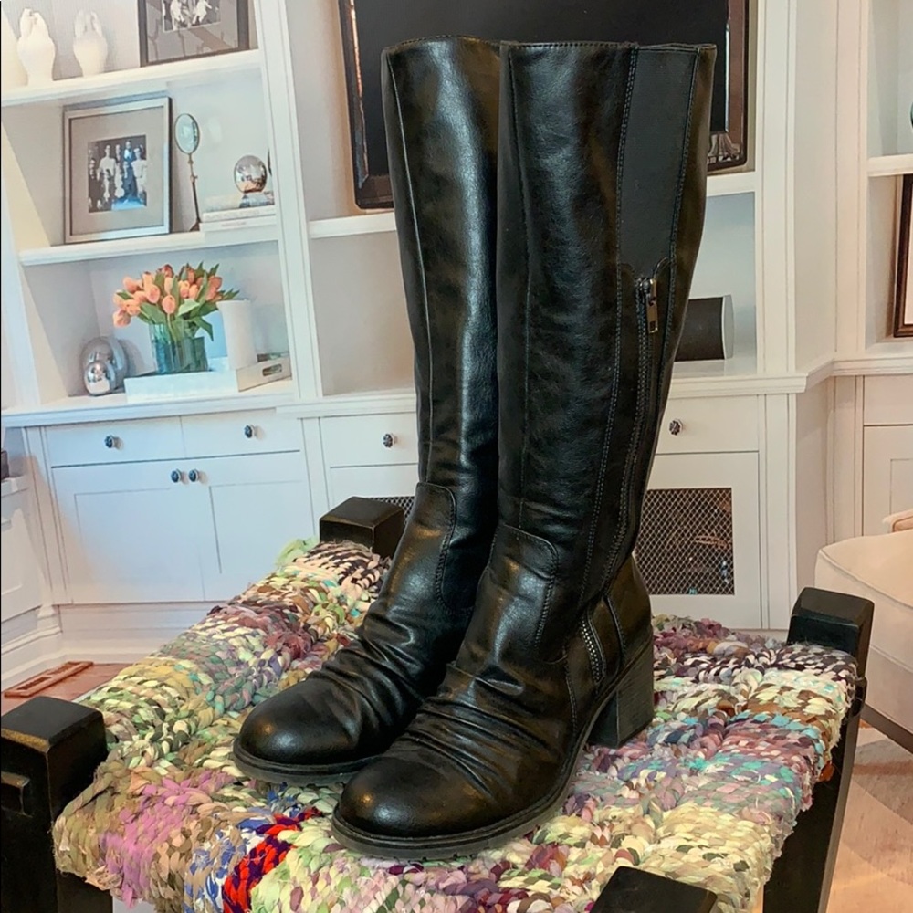 Baretraps black boots.